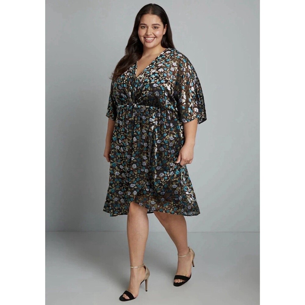 NEW Modcloth Dramatic Depths Velvet Dress Sz 1X Black Floral $119 Sheath Batwing